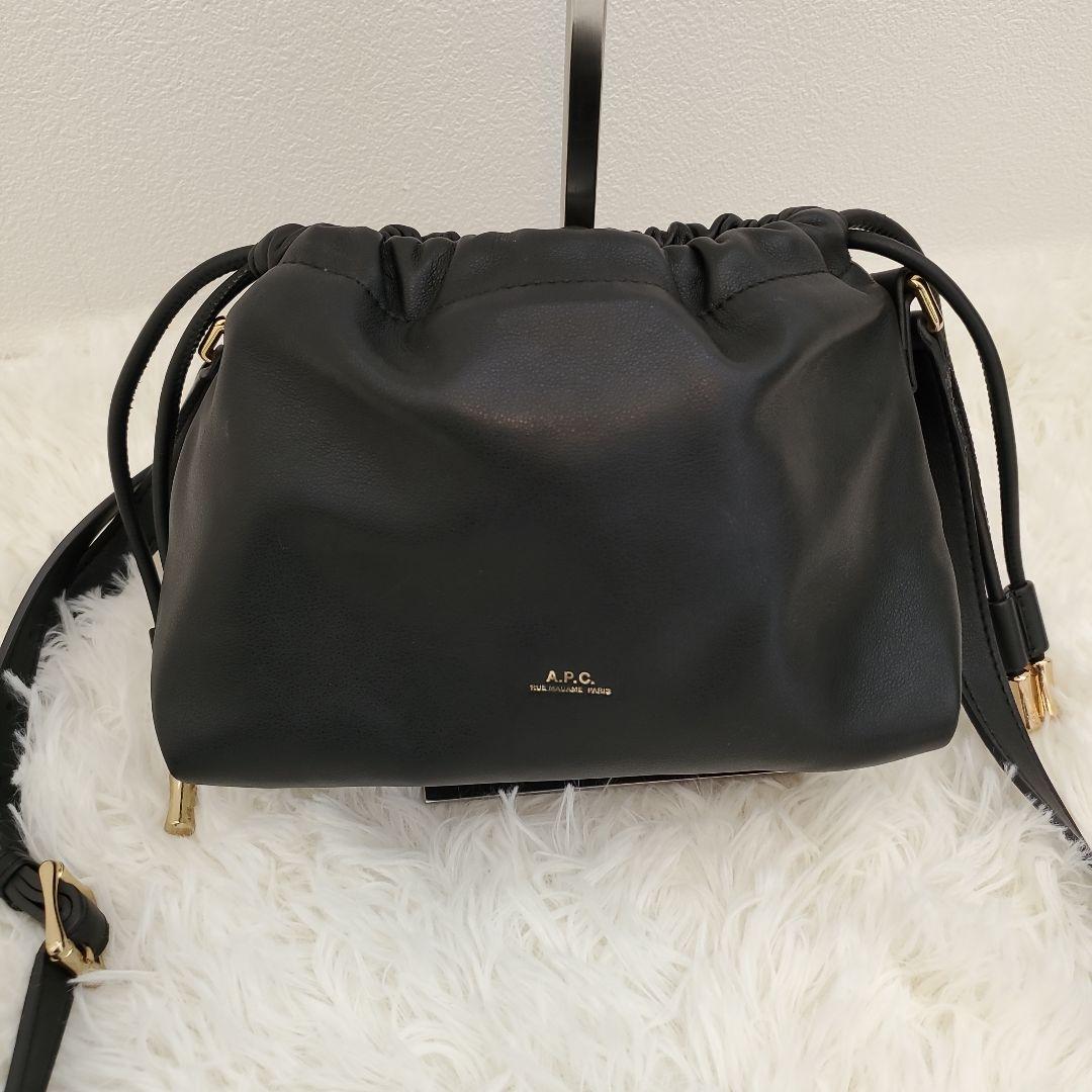 ⭐大人気商品⭐A.P.C. 　巾着　ショルダーバッグ　黒　フェイクレザー