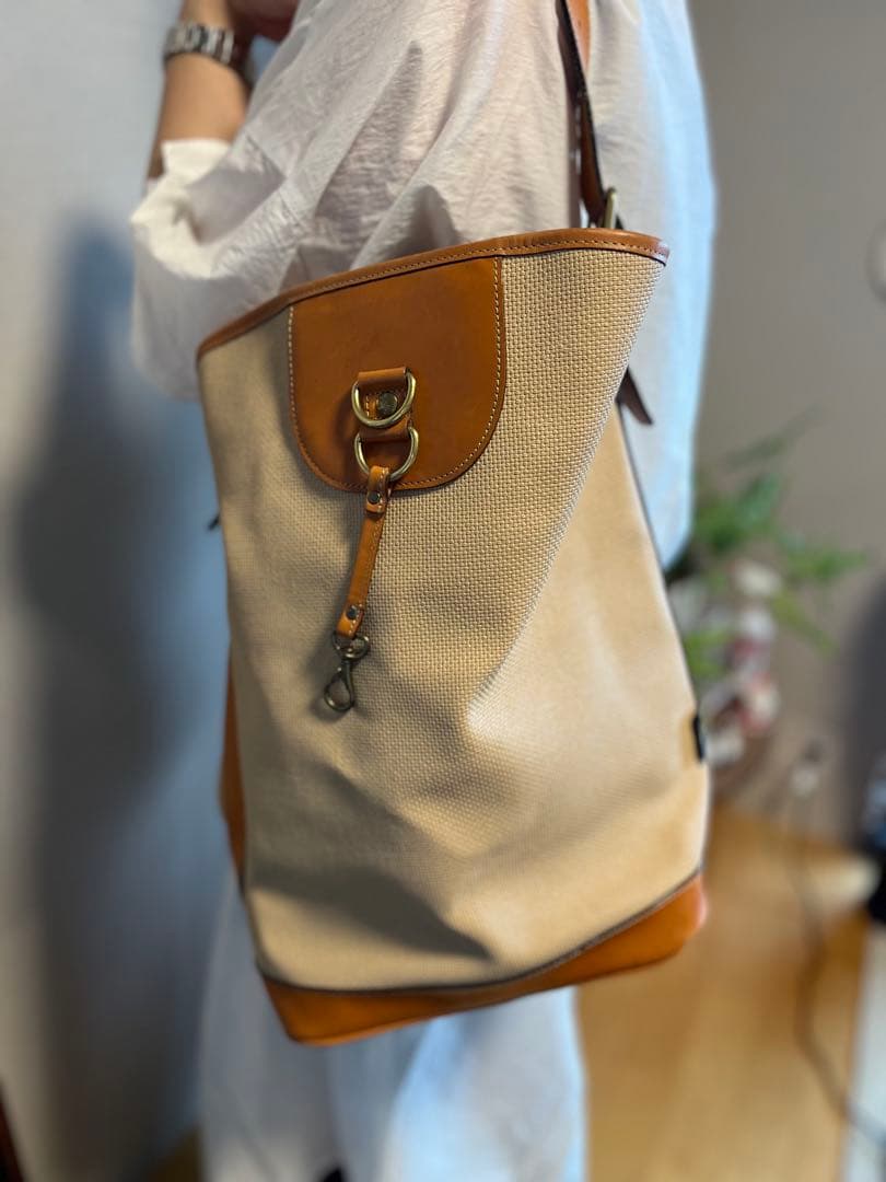 Uplaベージュ PVCレザー トートバッグ