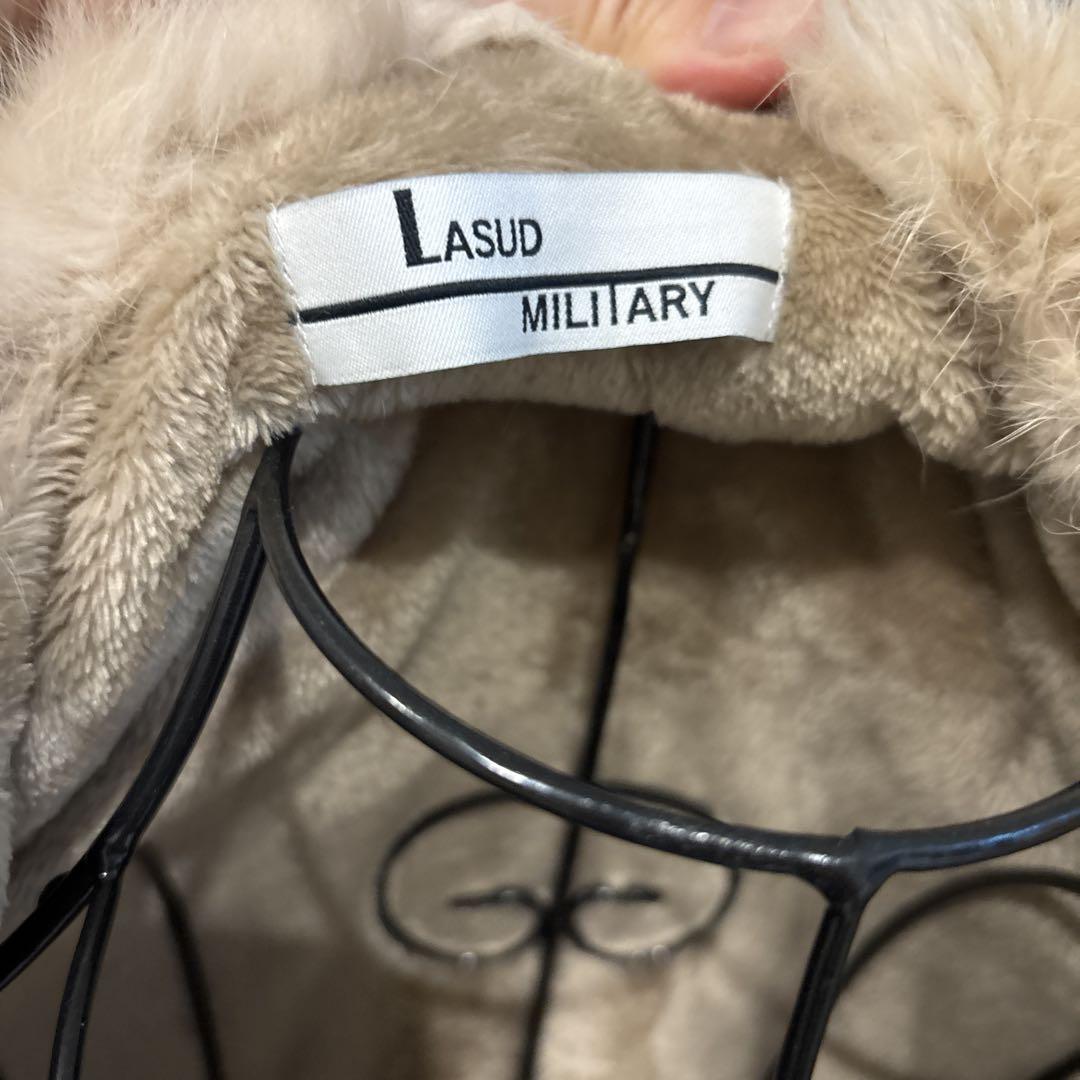 美品【LASUD】ファー付きベージュモッズコート レディース