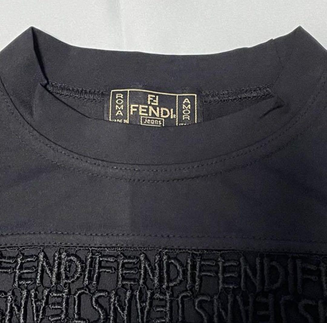 FENDI　フェンディ　半袖シャツ　伸びる素材　胸元切り抜き　レディースXS FENDI フェンディ 半袖シャツ ストレッチ素材 胸元切り抜き