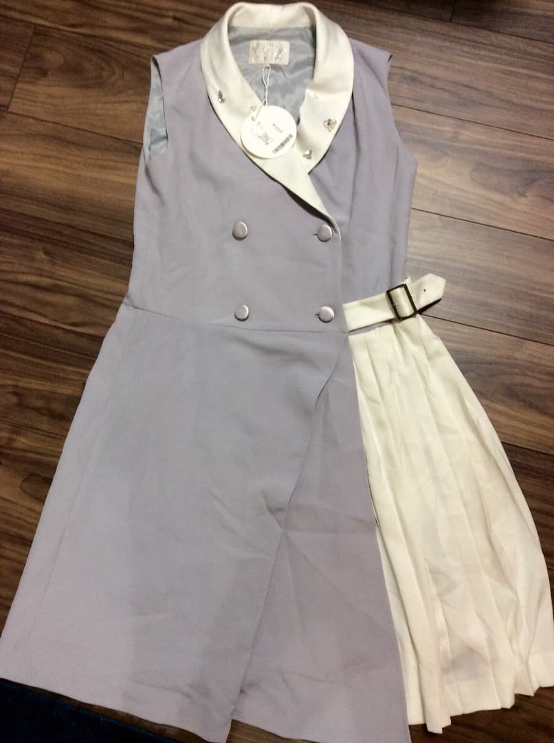 メルカリ Chesty トレンチ風ワンピース ひざ丈ワンピース 3 680 中古や未使用のフリマ メルカリ Chesty トレンチ風ワンピース ひざ丈ワンピース 3 680 中古や未使用のフリマ