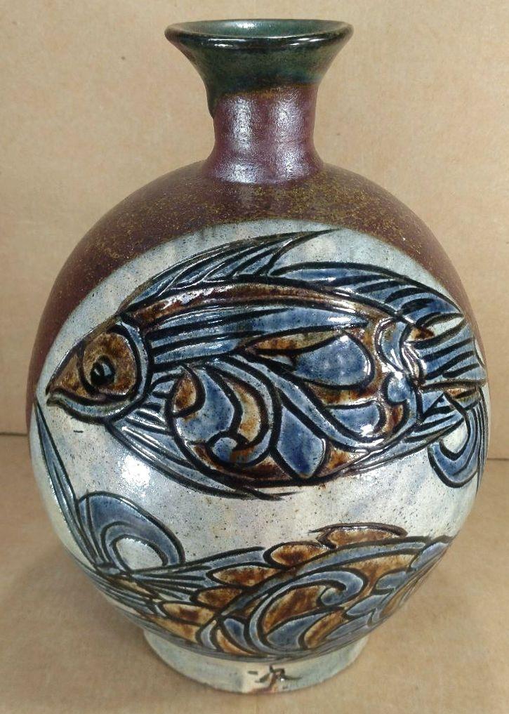 【本物保証】金城次郎 窓絵花瓶(魚4匹）共箱 栞 人間国宝 壷屋焼 壺屋焼 美品
