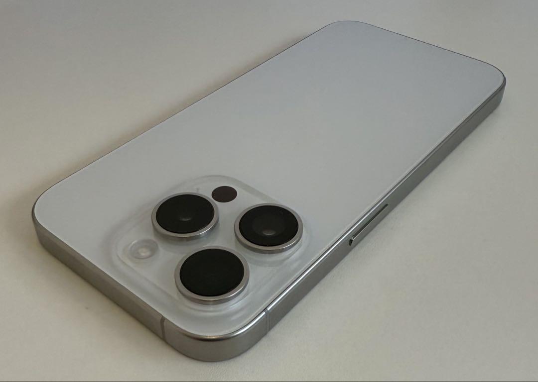 【美品】iPhone 15 Pro ホワイトチタニウム 128GB