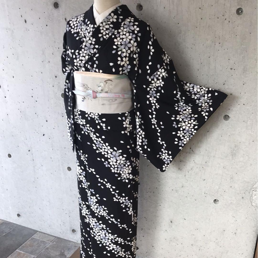 選ぶなら 上質な桜柄の小紋 単衣】正絹 居敷当て無し メルカリ - 裄68 着物・浴衣