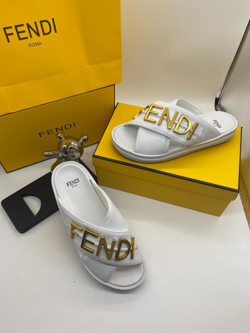 福袋 | レディースファッション通販【公式】 FENDI メルカリ - サンダル ロゴ ホワイト 靴