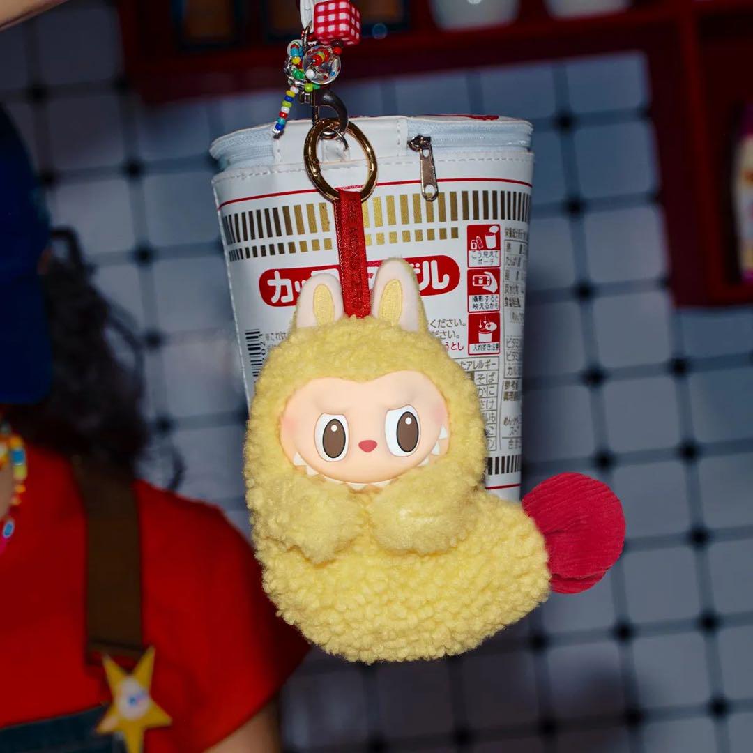 THE MONSTERSラブブ Wacky Martイヤホンケース&マグネット POP MART THE MONSTERS wacky mart イヤホンケース Earphone