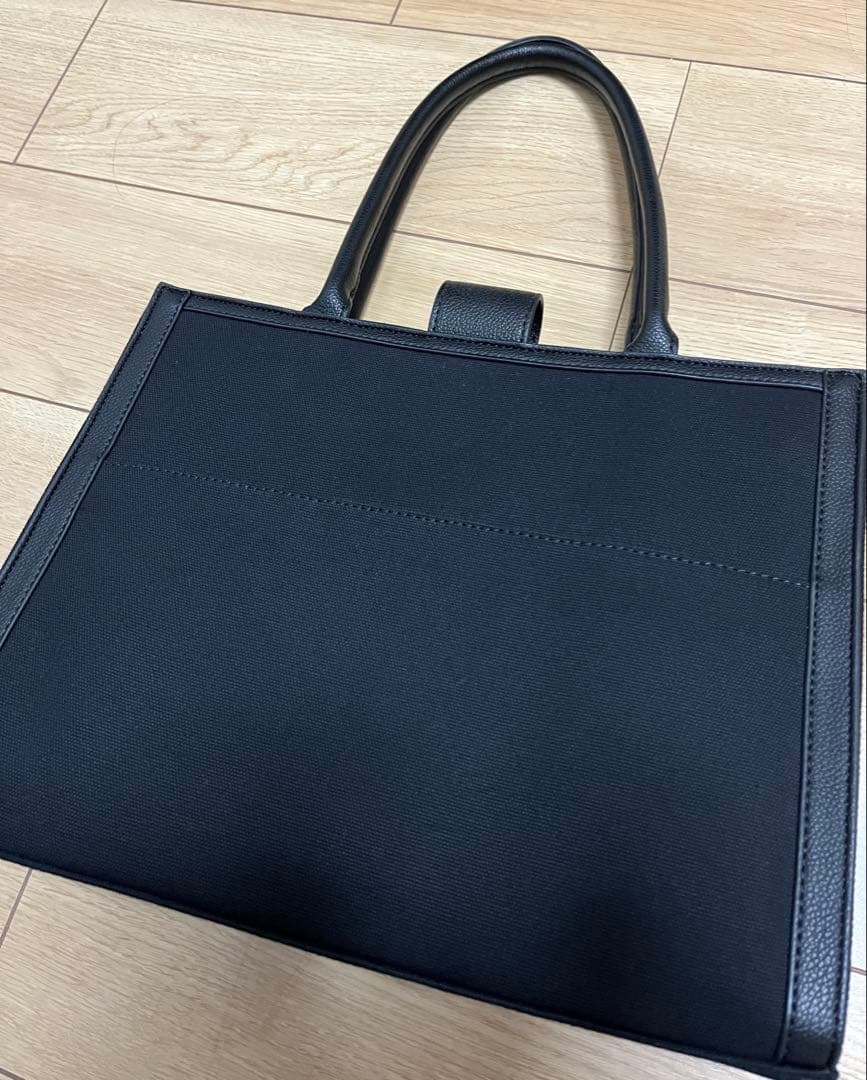 pium パイピングベルトスクエアトートバッグ