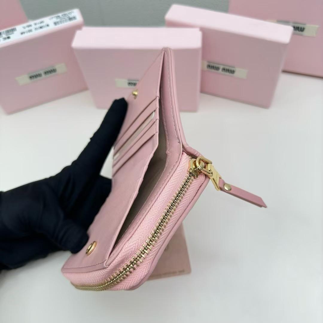 【ゆき】miumiu ピンク キルティング 二つ折り財布 MIU MIU ピンク キルティング 二つ折り財布
