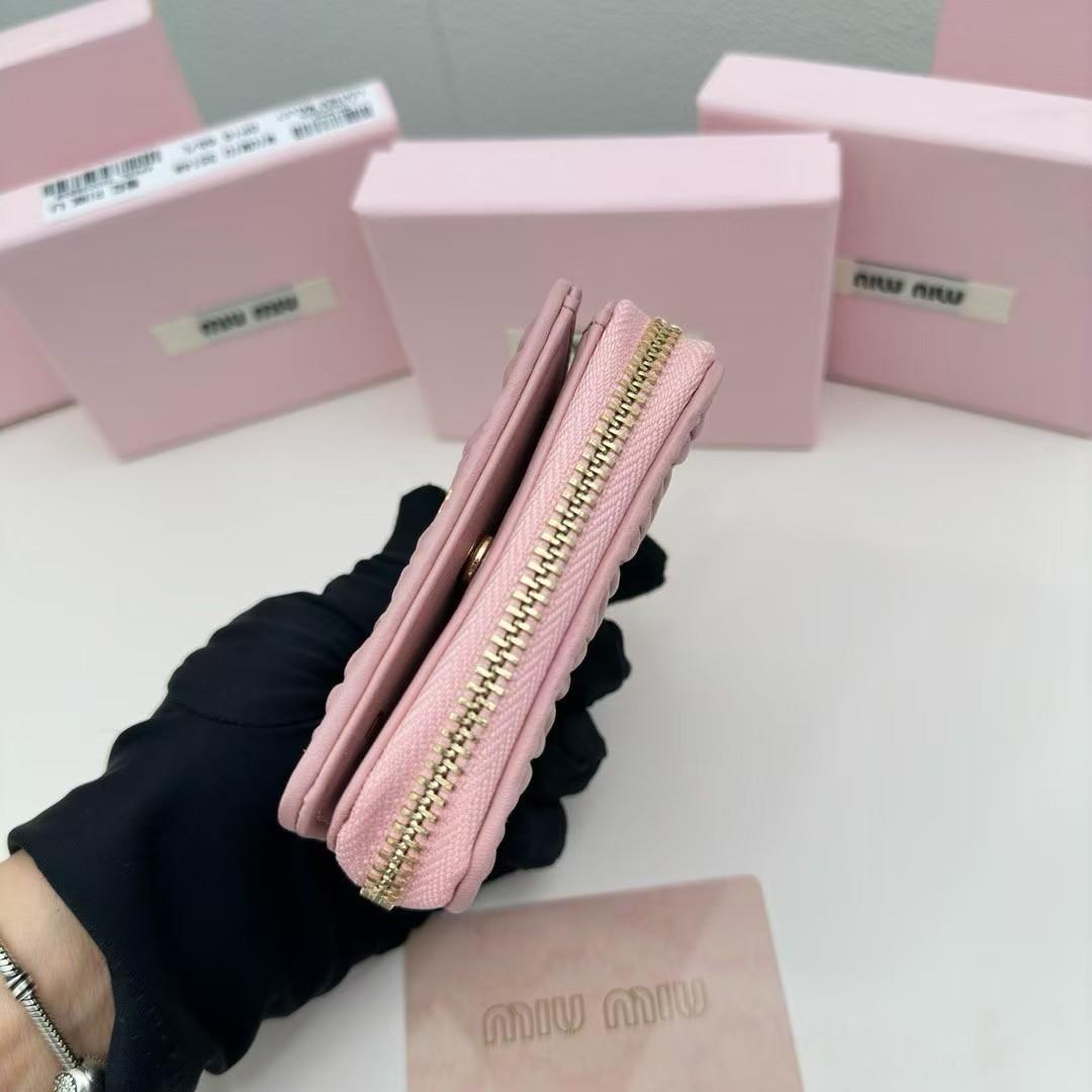 MIU MIU ピンク 二つ折り財布