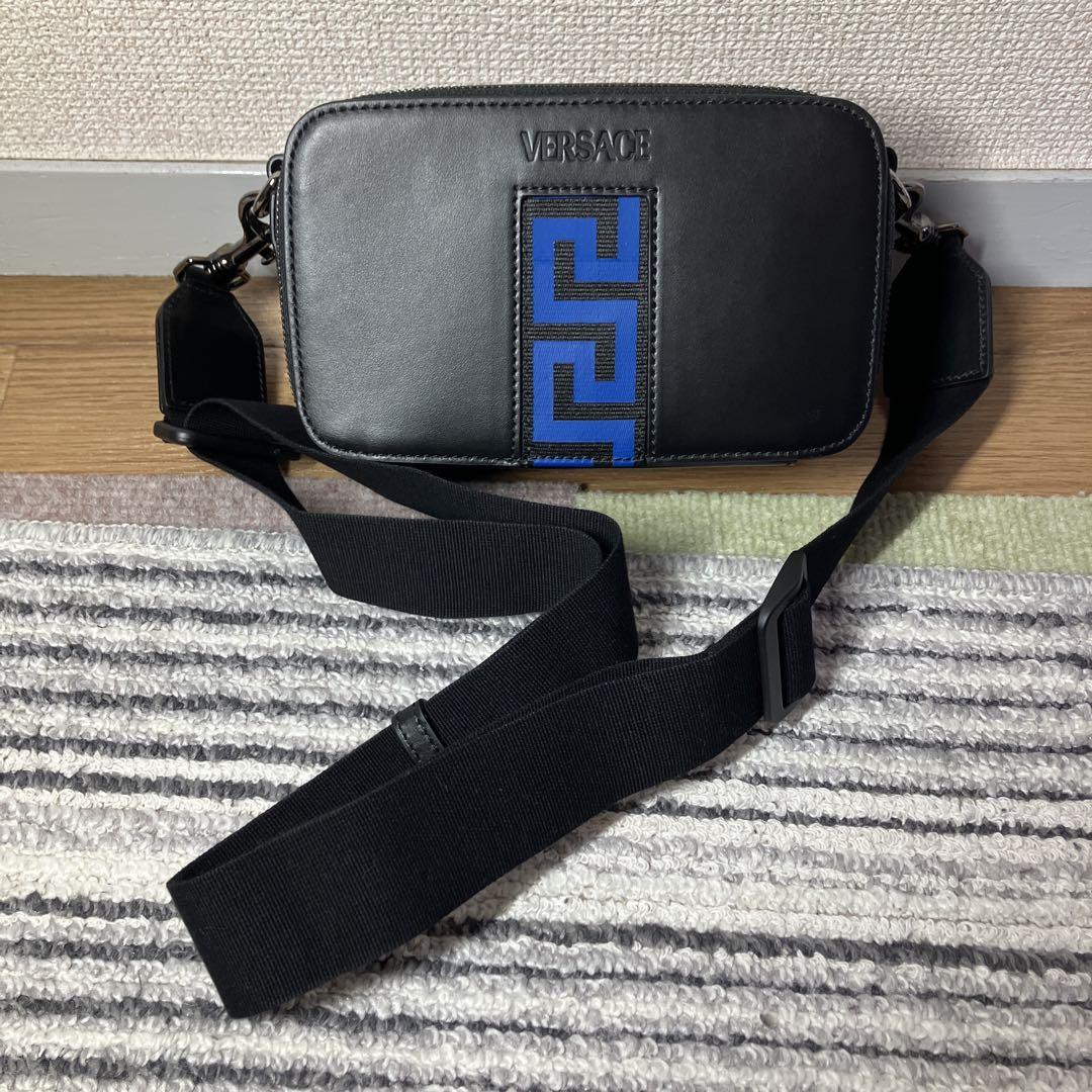 【未使用品】ヴェルサーチ グレカロゴ カーフレザー ショルダーバッグ ブラック