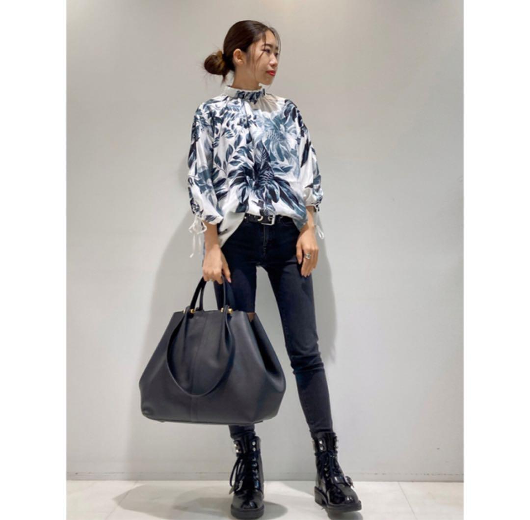 卍 LEATHER