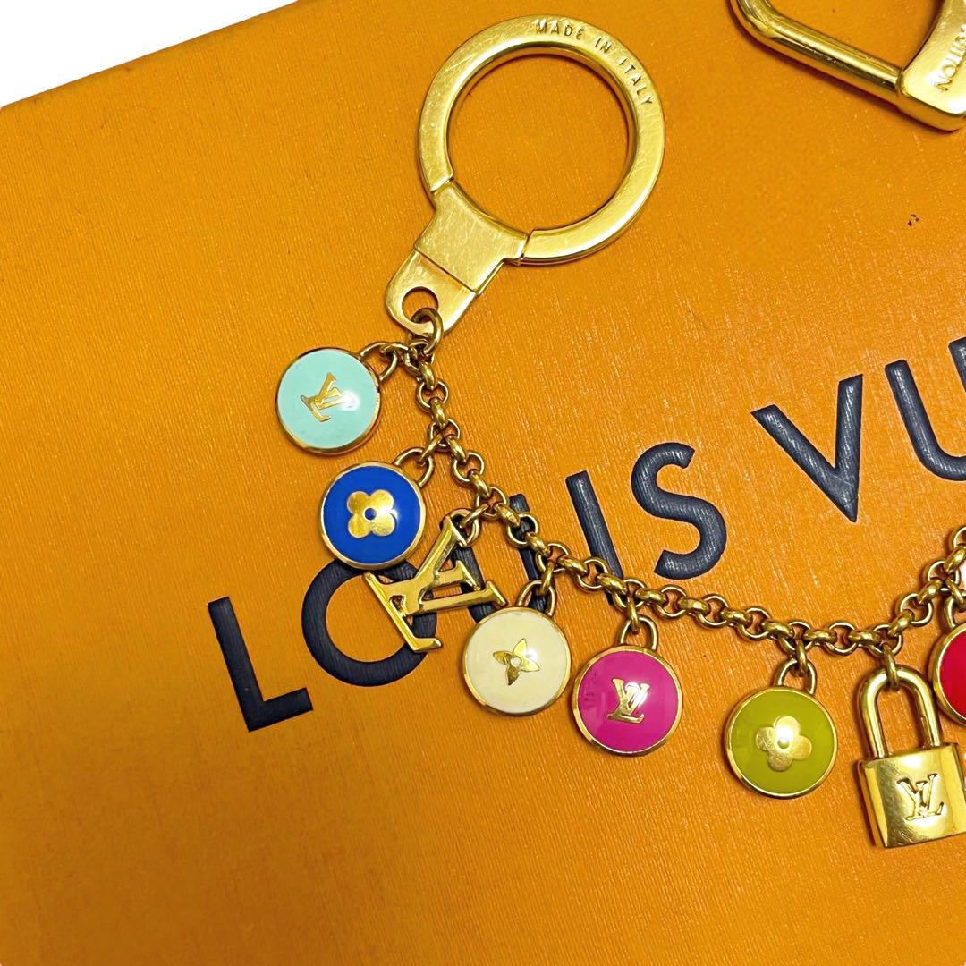 バッグチャーム LVロゴ