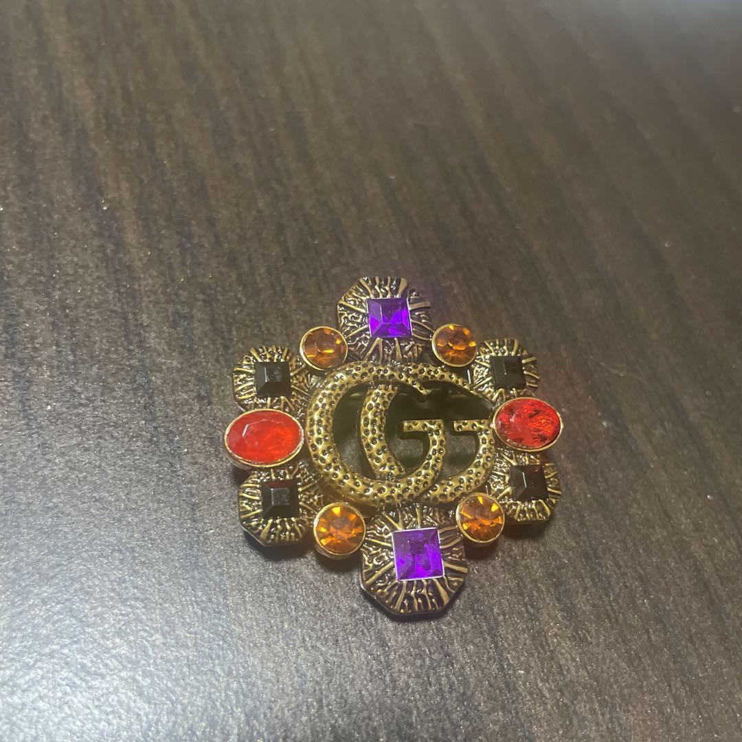 GGロゴ ブローチ カラフルストーン付き