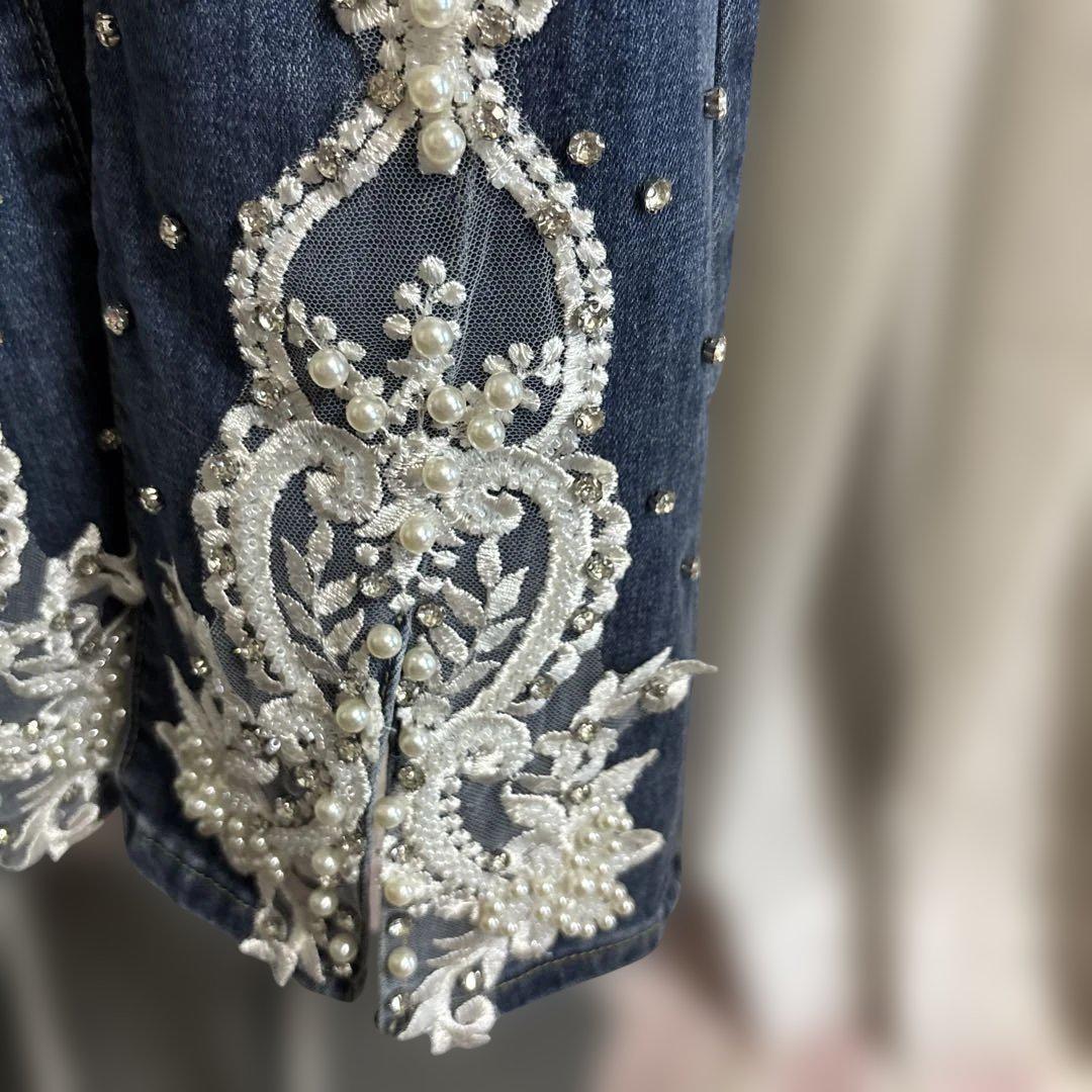 刺繍ビーズデザインデニムパンツ デニム ビーズ 刺繍の通販 by Hanuru's shop｜ラクマ