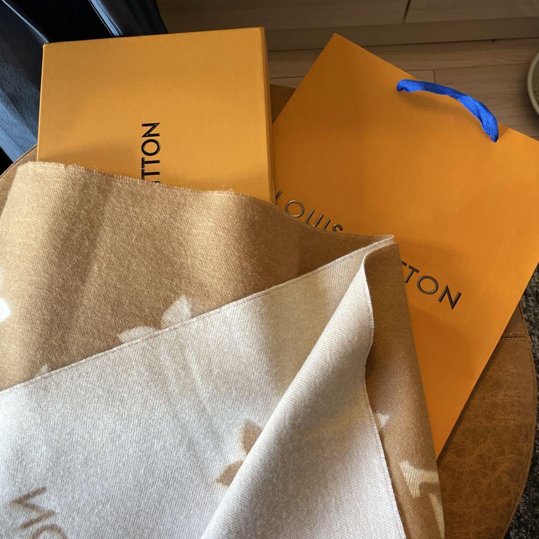LOUIS VUITTON ベージュモノグラムストール