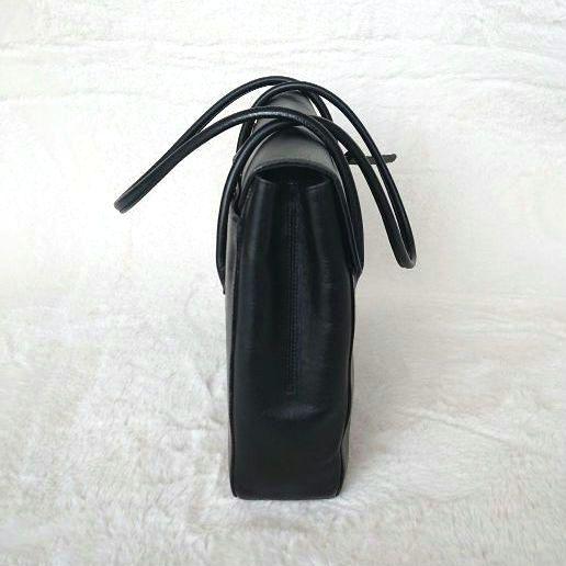 MARGARET HOWELL レザートートバッグ　 A4収納　牛革 MARGARET HOWELL マーガレットハウエル レザー トートバッグ A4