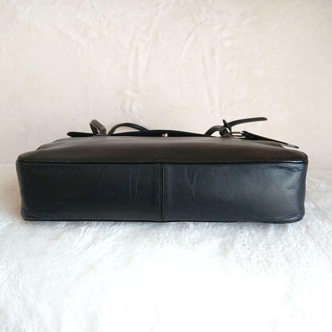 MARGARET HOWELL レザートートバッグ　 A4収納　牛革 MARGARET HOWELL マーガレットハウエル レザー トートバッグ A4