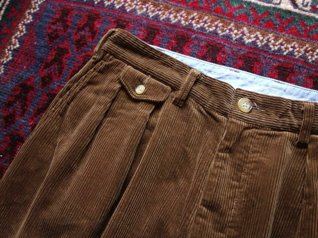 BEAMS PLUS + 2プリーツトラウザーズ M コーデュロイ 美品 日本製 BEAMS PLUS + 2プリーツトラウザーズ M コーデュロイ 美品 日本製