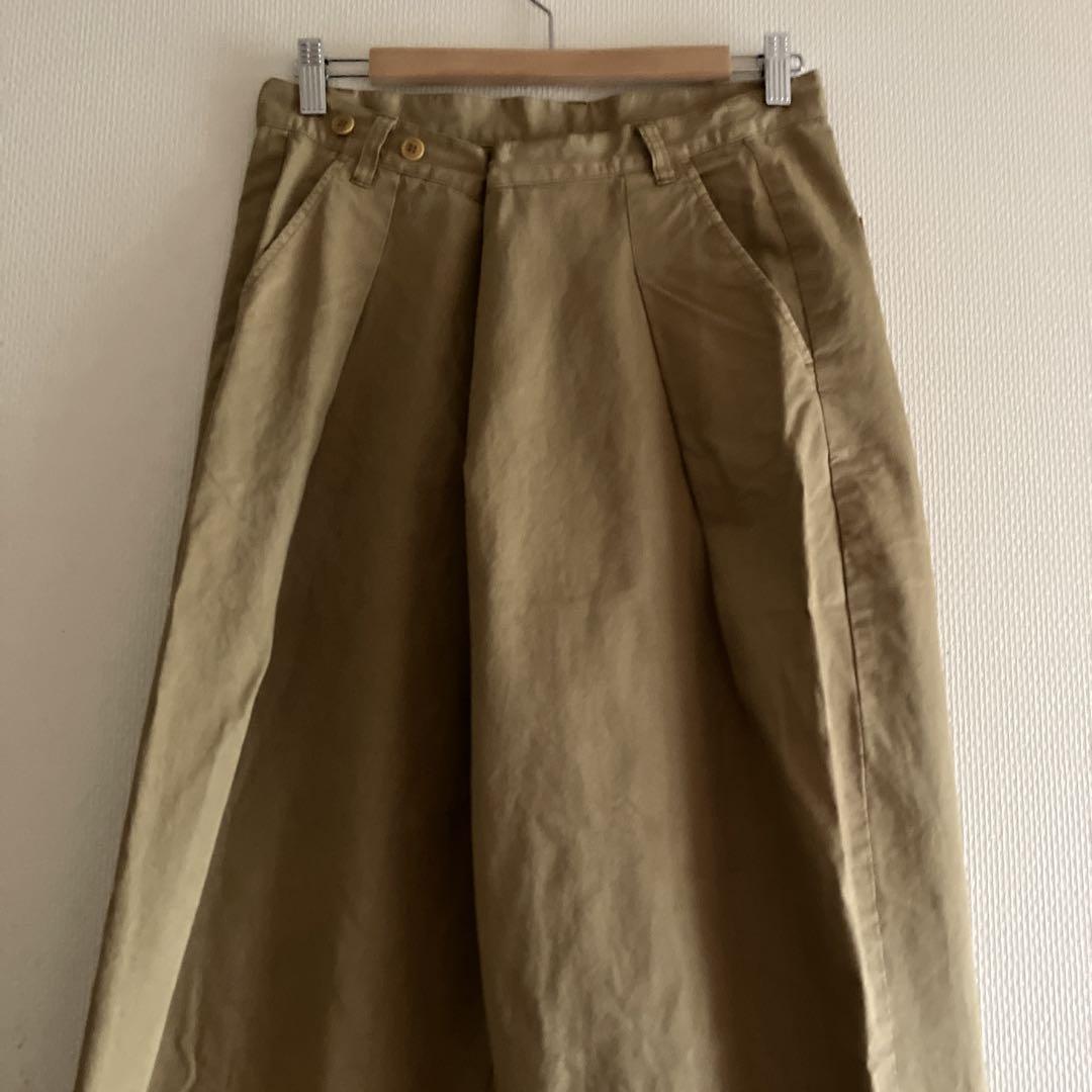 ネストローブ タックパンツ(カーキ)