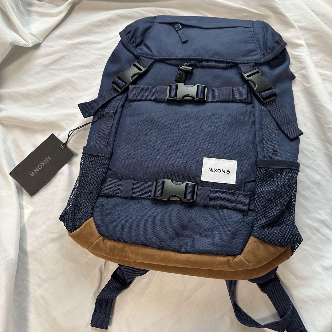 ネイビー　新品　日本限定　タグ付き　ニクソン　スモールランドロック　リュック
