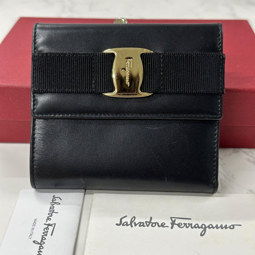 新品同様‼️ サルヴァトーレフェラガモ　財布　三つ折り　折り財布　ヴァラ