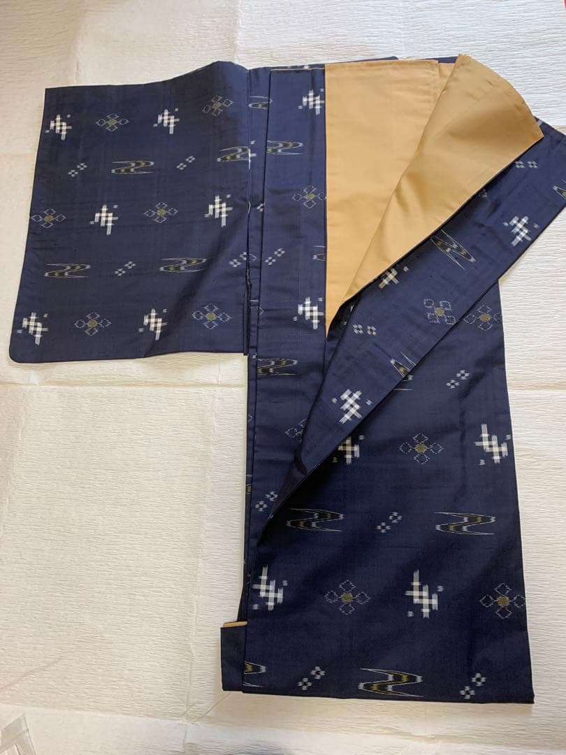 紺色 幾何学模様 紬 正絹 紺色 幾何学模様 紬 正絹