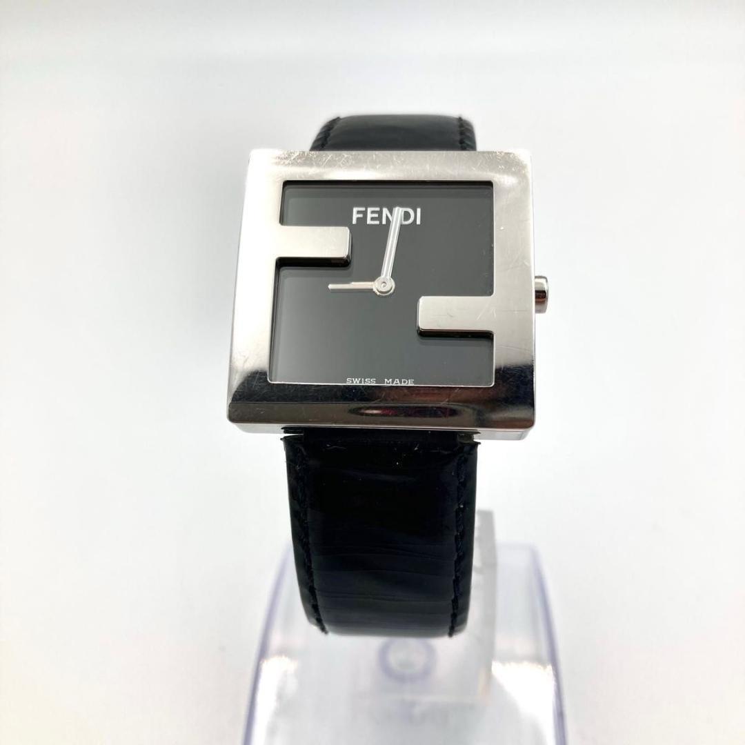 新品未使用 FENDI フェンディ 腕時計 スクエア 新品電池 稼働 ケース付き 箱付 FENDI フェンディ スクエア メンズ オロロジ 新品電池 稼働
