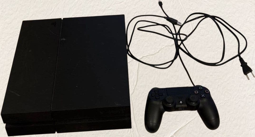 PlayStation 4 ブラック 500GB目立った傷や汚れなし