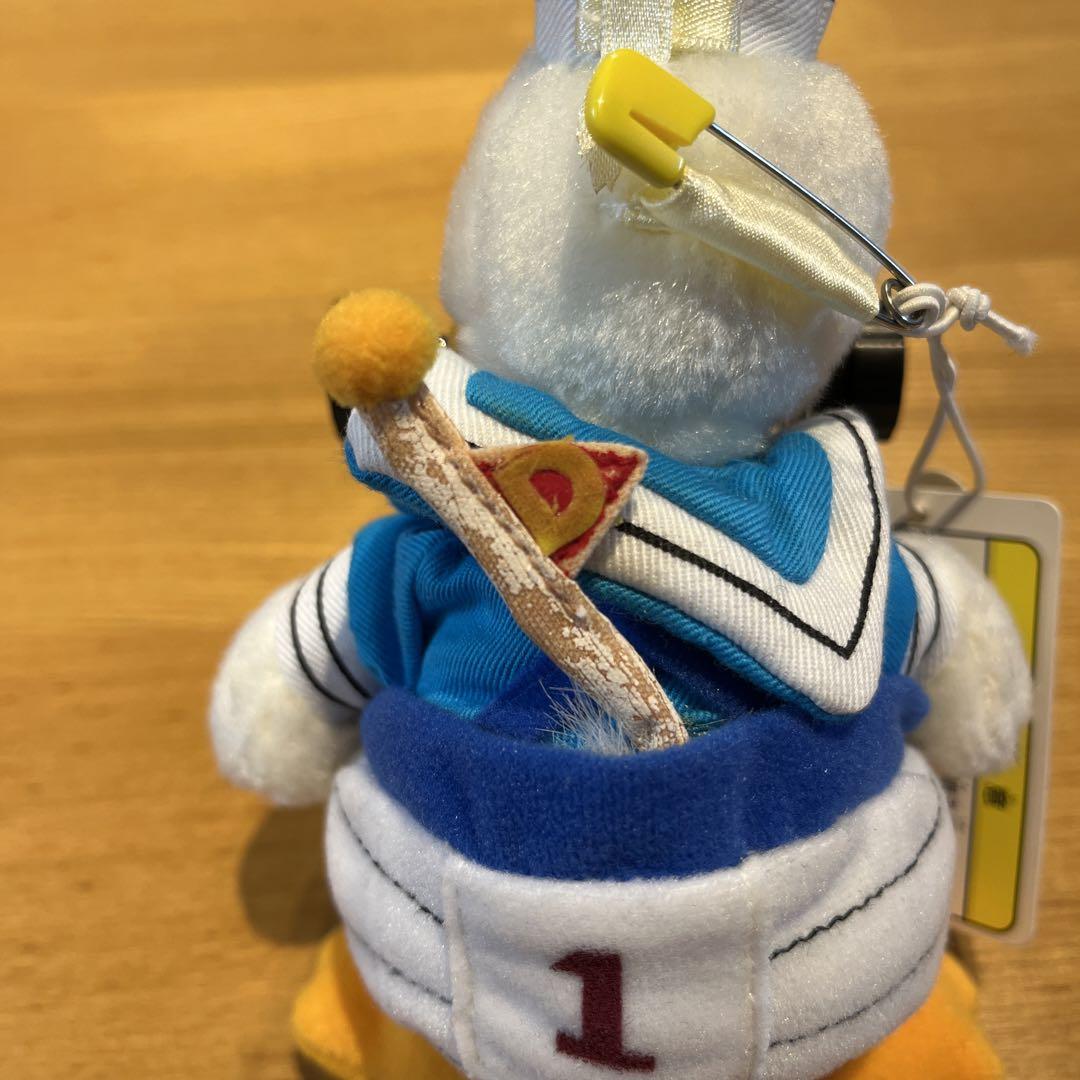 ドナルド ぬいぐるみバッジ セイルアウェイ - メルカリ