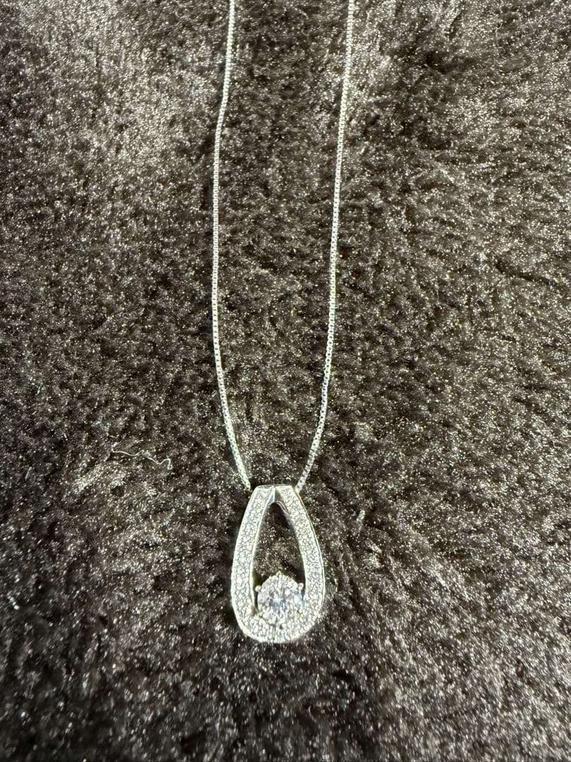 ティアドロップ型　天然ダイヤモンドネックレス