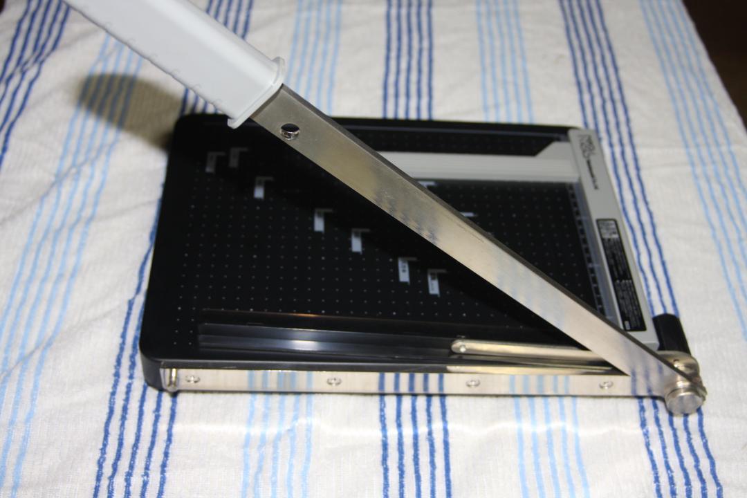 ペーパーカッター