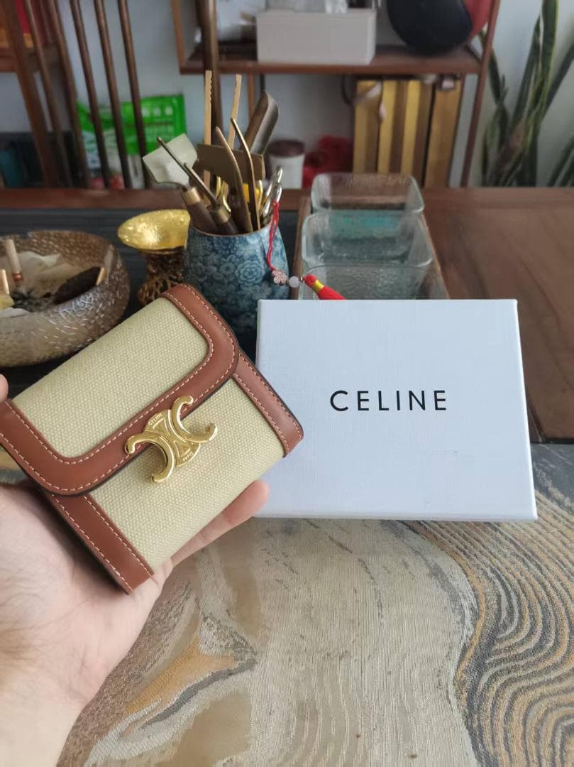 セリーヌ トリオンフ 三つ折り財布 ゴールド金具 ベージュ