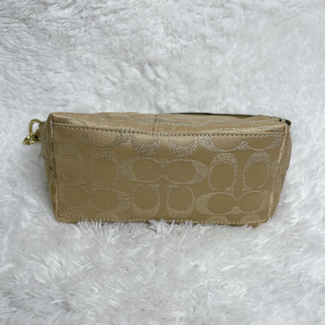 【美品】COACH ワンショルダー アクセサリーポーチ 三日月型 シグネチャー 美品】COACH ワンショルダー アクセサリーポーチ 三日月型