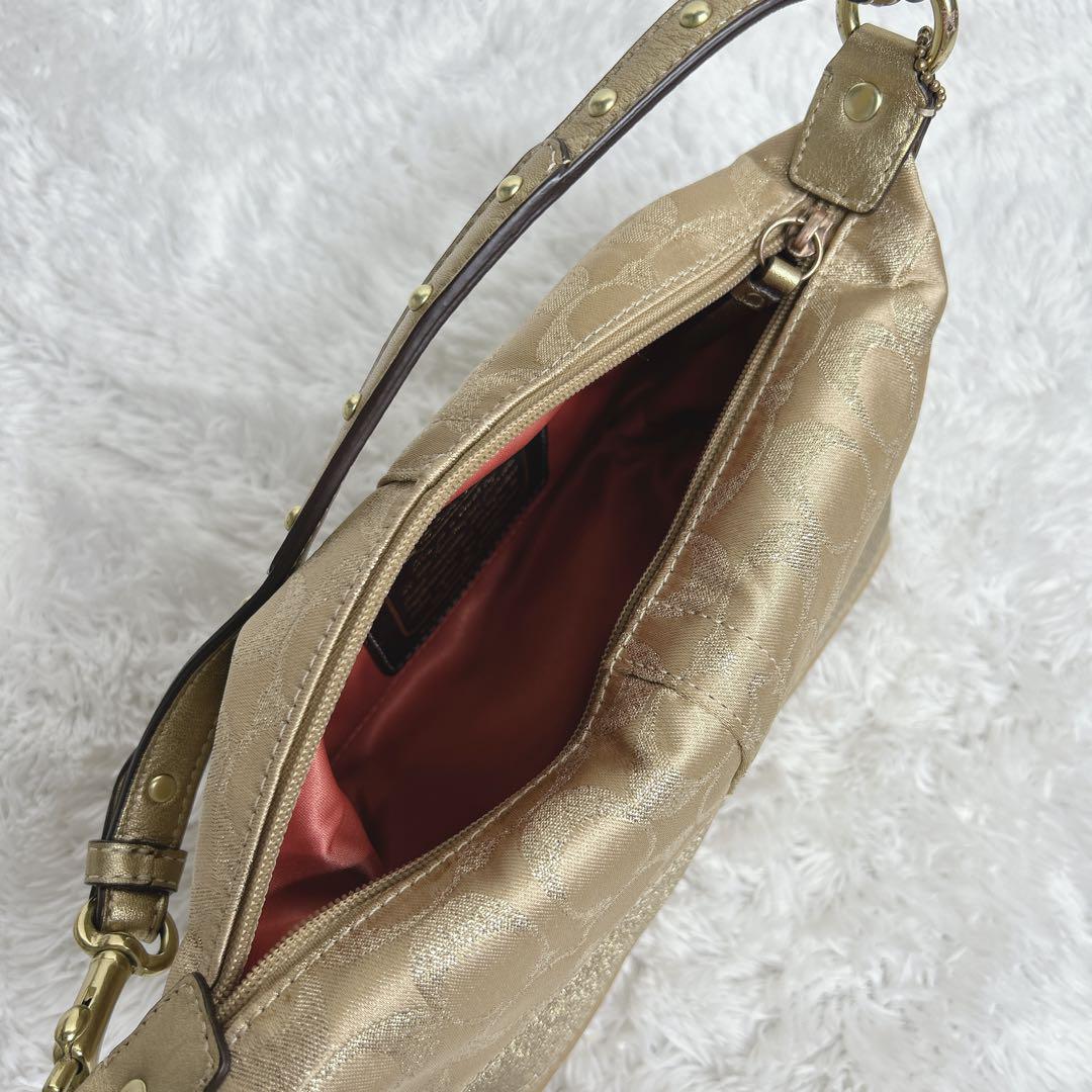 美品】COACH ワンショルダー アクセサリーポーチ 三日月型
