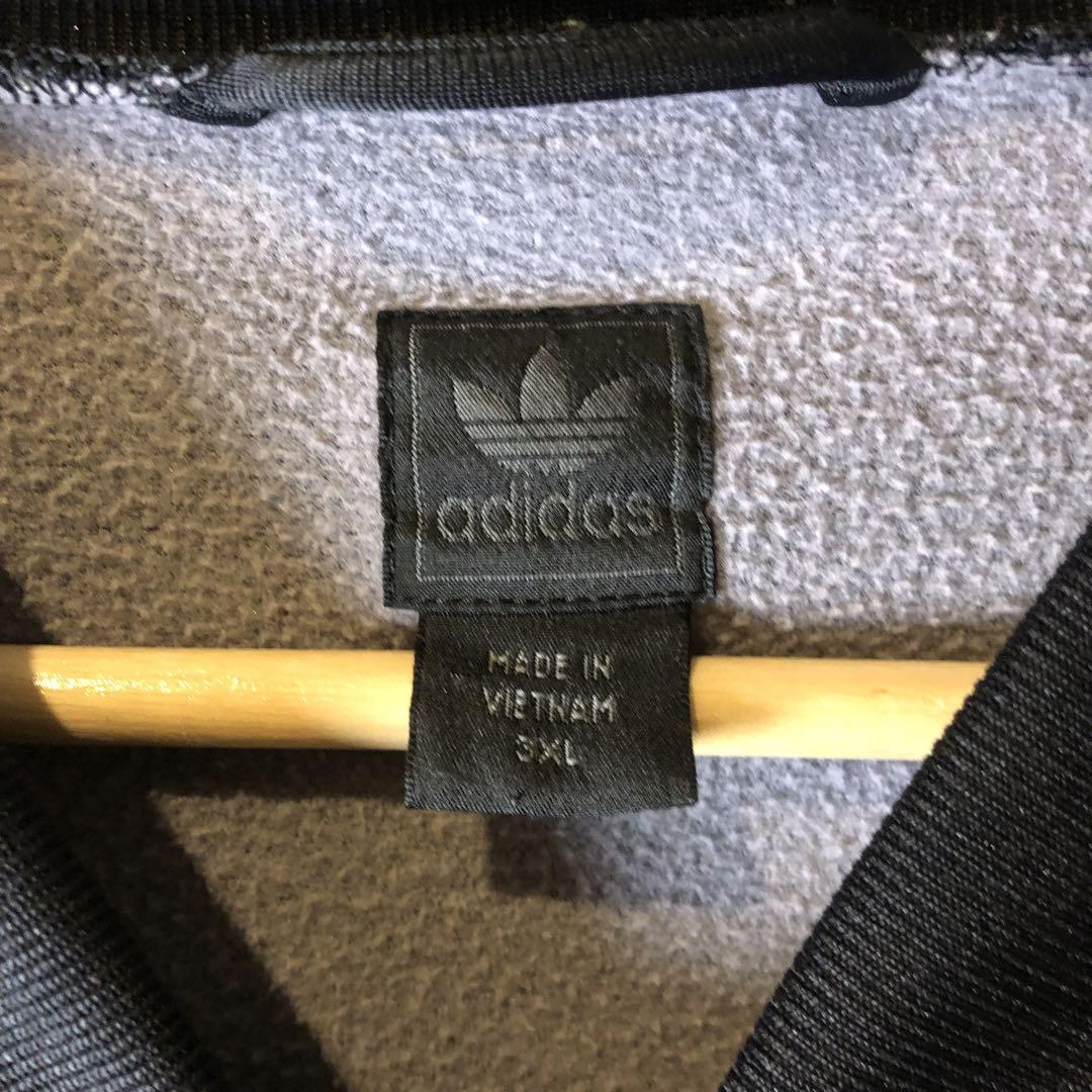 adidas トラックジャケット　5本ライン