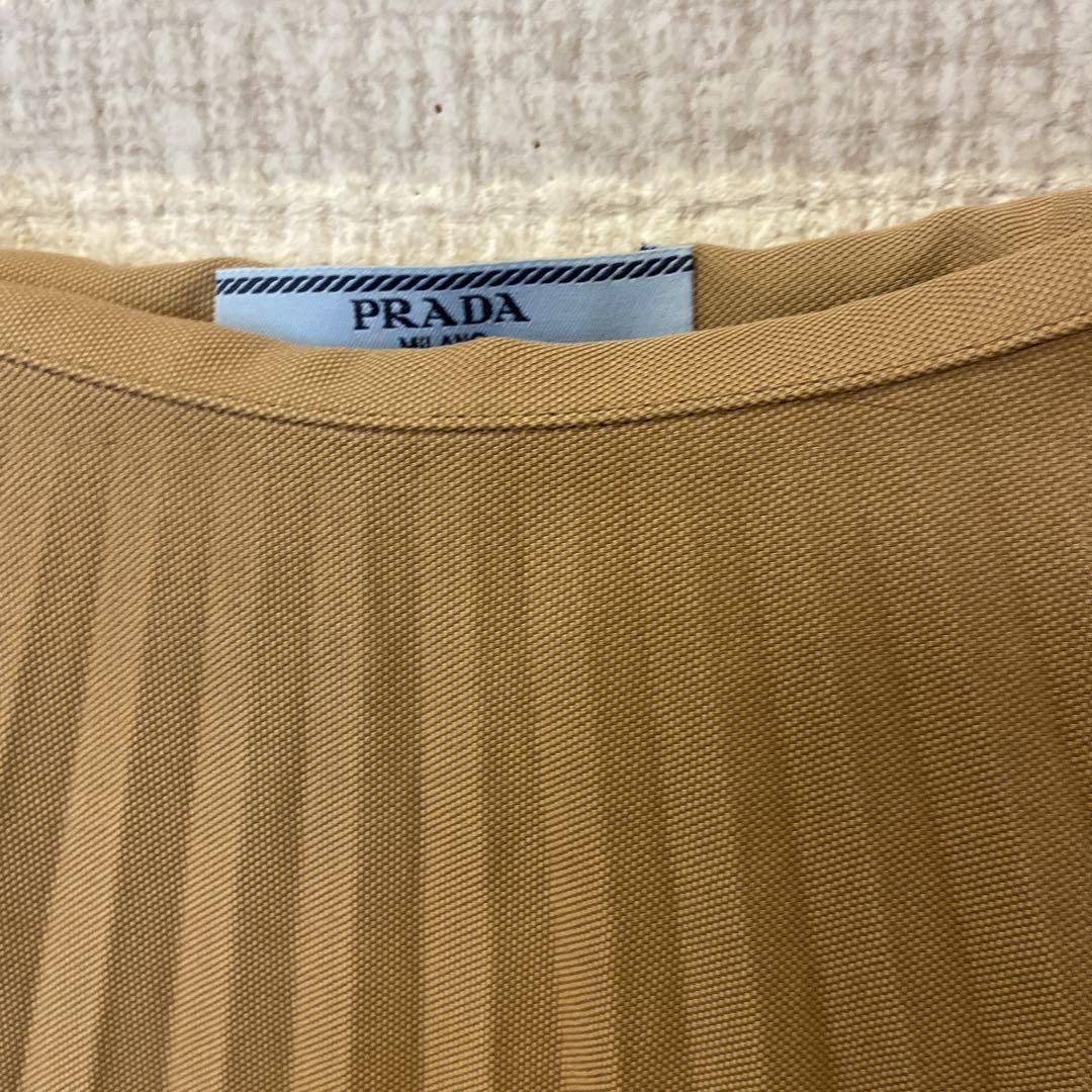 PRADA プリーツスカート ベージュ ひざ丈