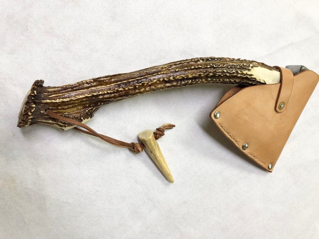 エゾシカの角の柄の斧