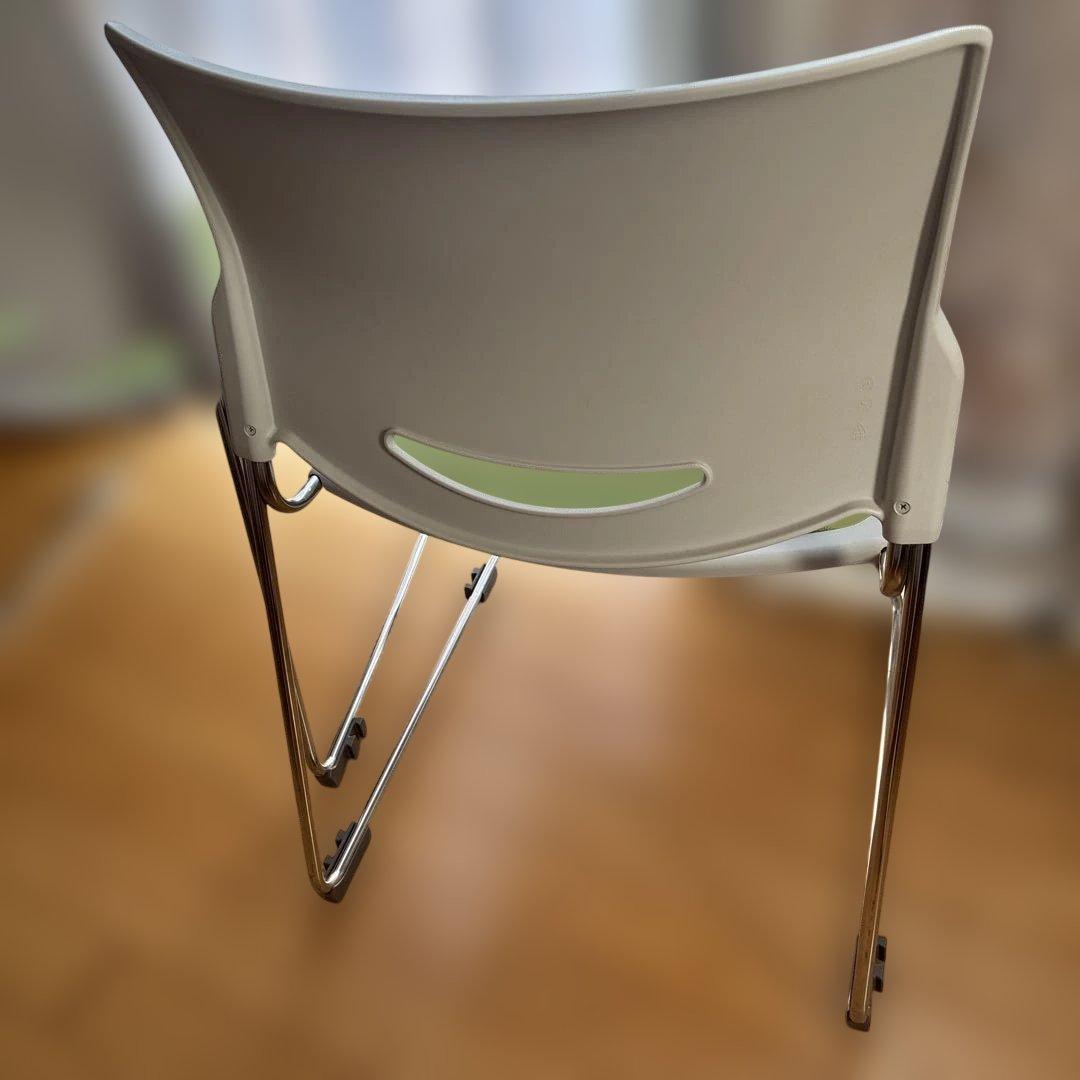 緑色オフィスチェア