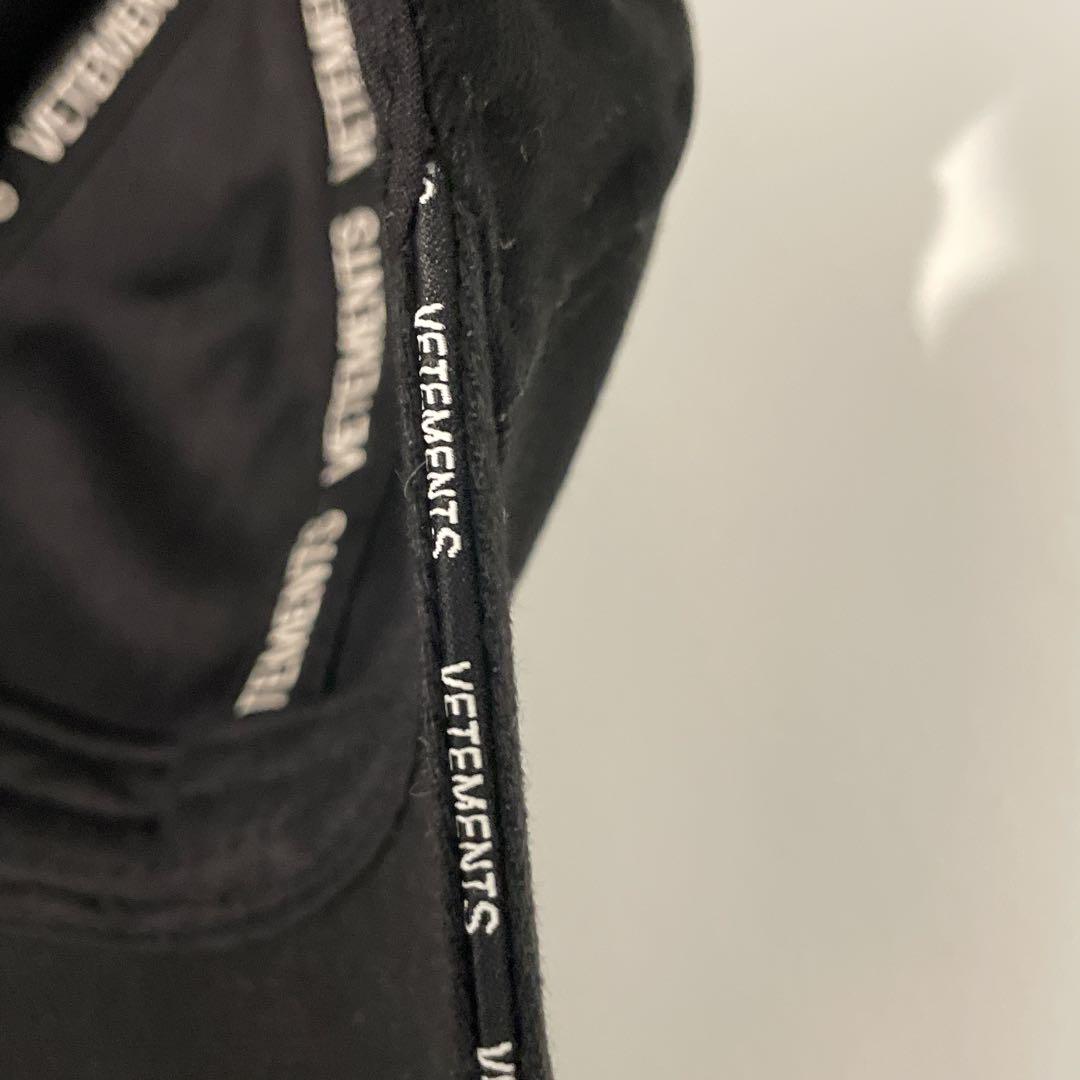 [VETEMENTS]ヴェトモンアイコニック ロゴ  ベースボールキャップ