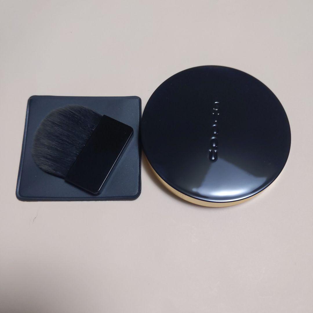 SUQQU ソフトマットセッティングパウダー ブラシ付き