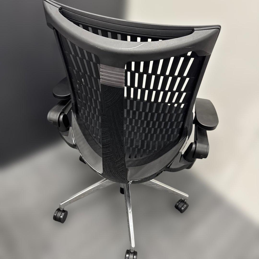 アクトチェア エラストマーバック 可動肘 アルミミラー脚 2022年製 アクトチェア エラストマーバック 可動肘 アルミミラー脚 2022年製