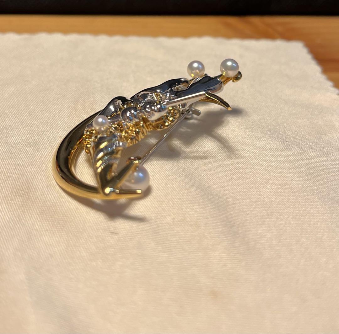 ◾️ 魚様◾️【美品】MIKIMOTO 夜月にもたれ笛吹くピエロ ブローチ MIKIMOTOミキモト夜月にもたれ笛吹くピエロ天然アコヤ本真珠ブローチ