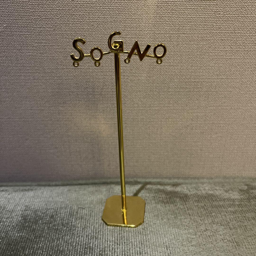 ひなひな様　quarant'otto ピアス　ピラミデ１個とピアススタンド