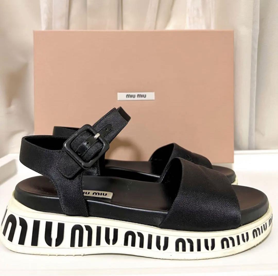 miumiu ロゴソールサンダル