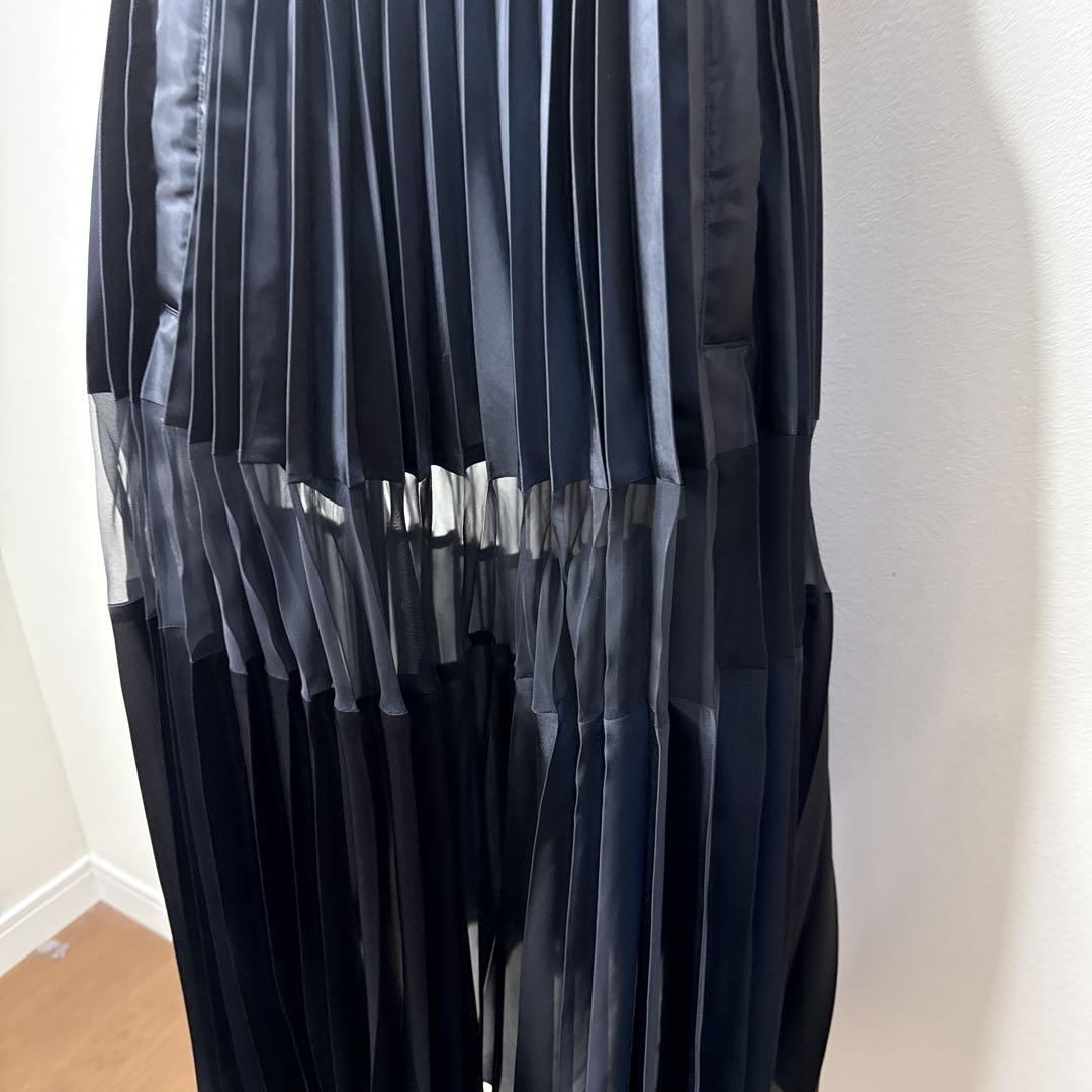 新品SACAI サカイ　黒　プリーツスカート 透け感あり 新品SACAI サカイ 黒 プリーツスカート 透け感あり - メルカリ