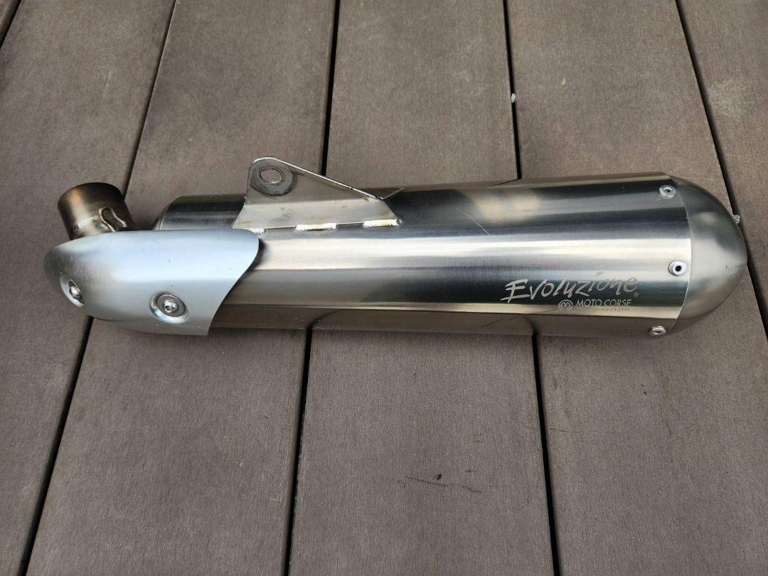 モトコルセ　チタニウムスリップオンサイレンサー DUCATI M796 外し