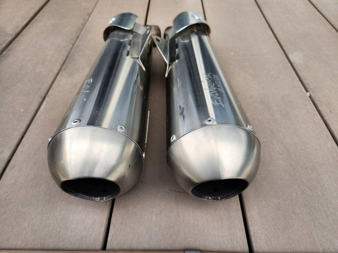 モトコルセ　チタニウムスリップオンサイレンサー DUCATI M796 外し