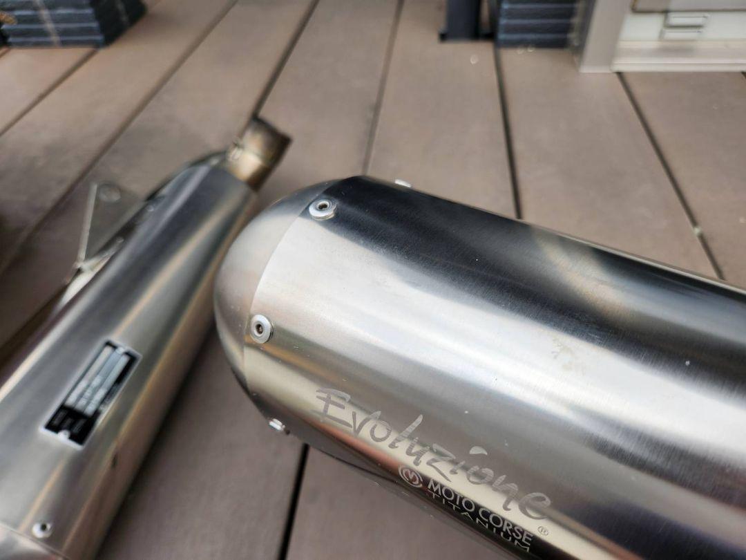 モトコルセ　チタニウムスリップオンサイレンサー DUCATI M796 外し