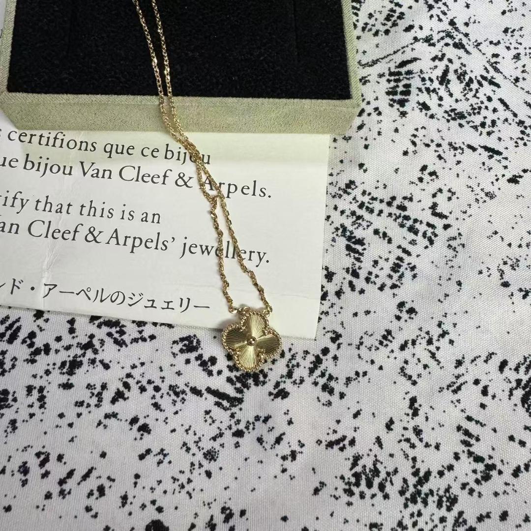 Van Cleef & Arpels ローズゴールド クローバーネックレス Van Cleef & Arpels ローズゴールド クローバーネックレス