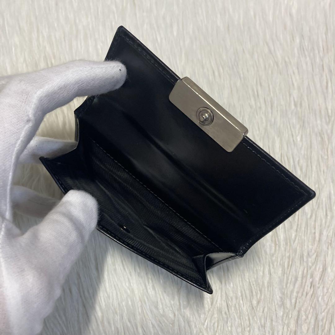 早い者勝ち　美品　PRADA プラダ　レザー　二つ折り　シルバーロゴ　黒　箱
